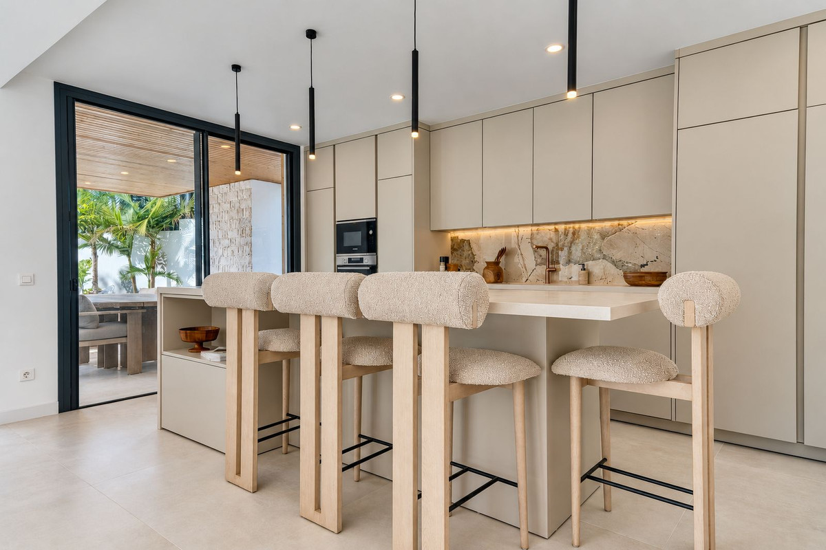 Villa for sale in Benalmadena