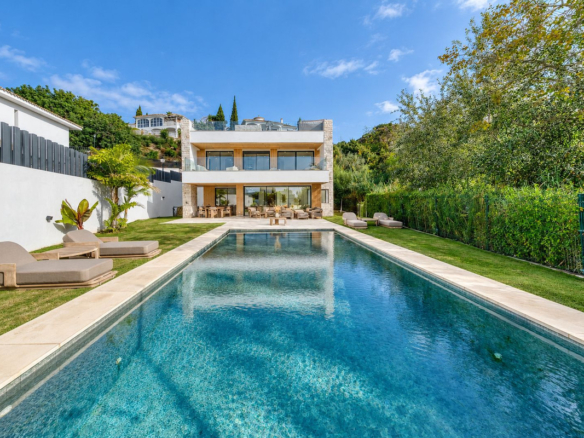 Villa for sale in Benalmadena