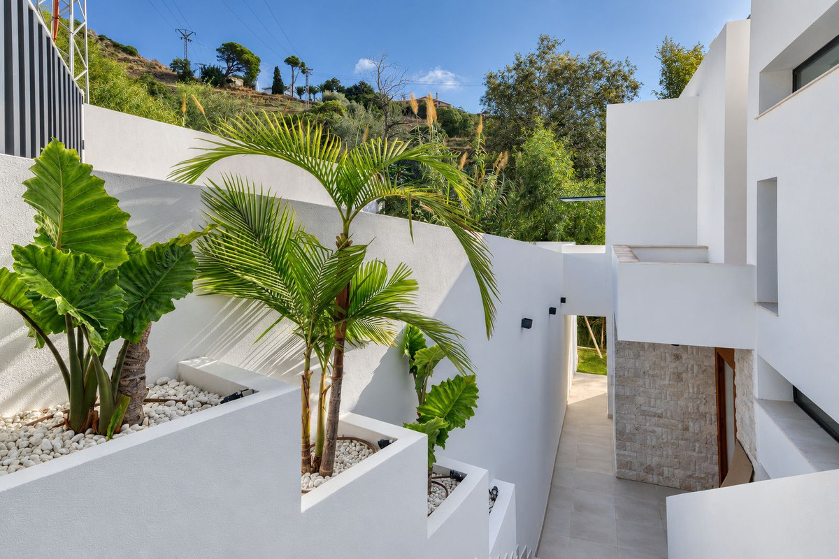 Villa for sale in Benalmadena