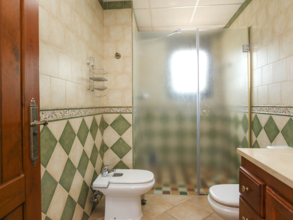 Villa for sale in Coín