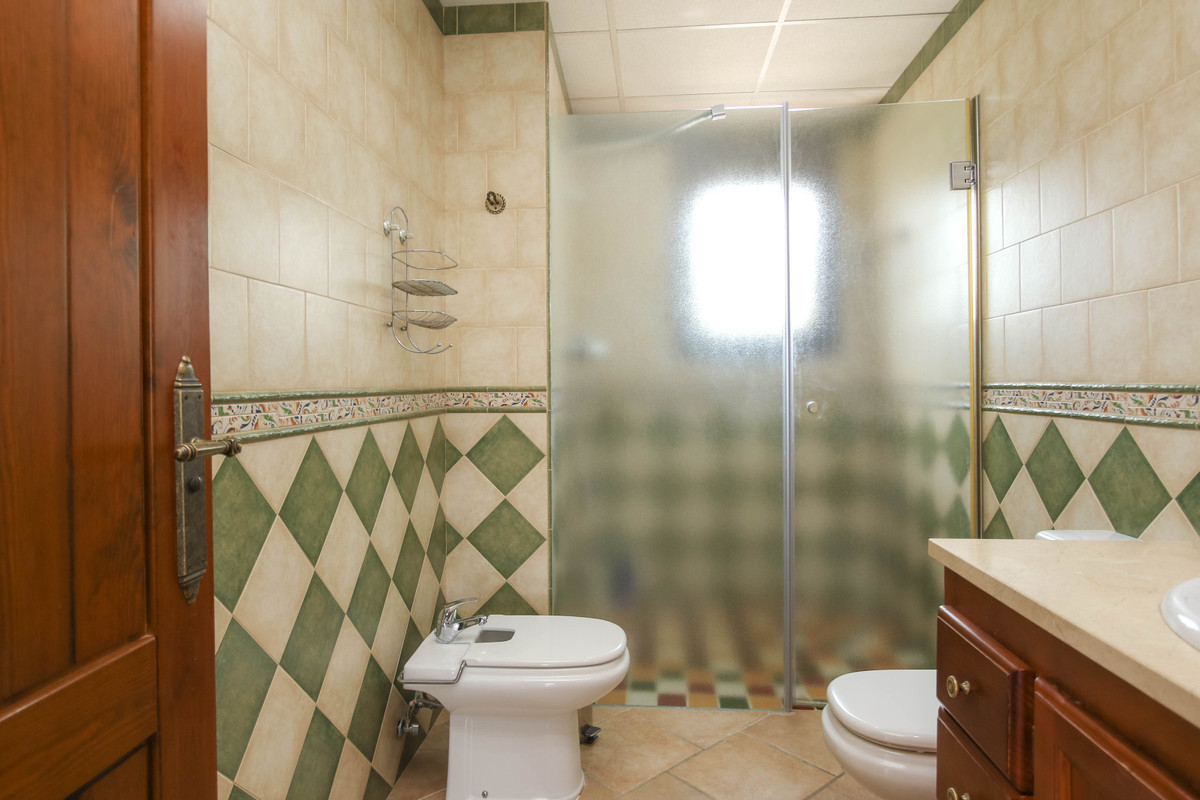 Villa for sale in Coín