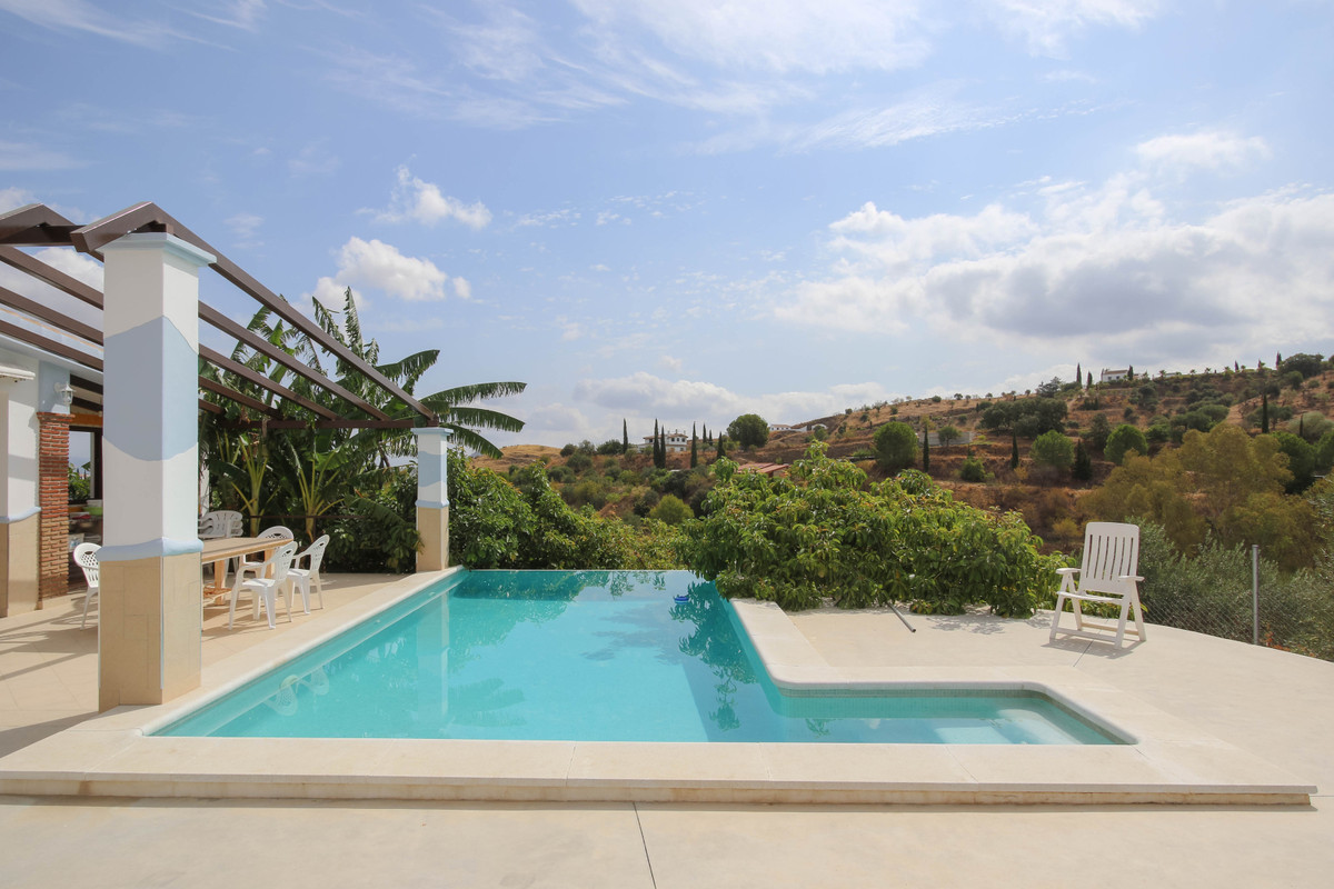 Villa for sale in Coín