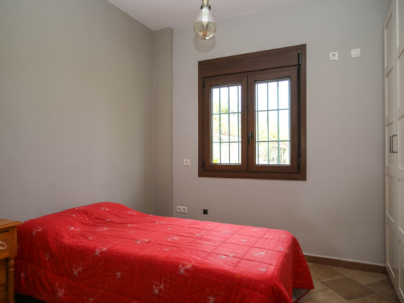 Villa for sale in Coín