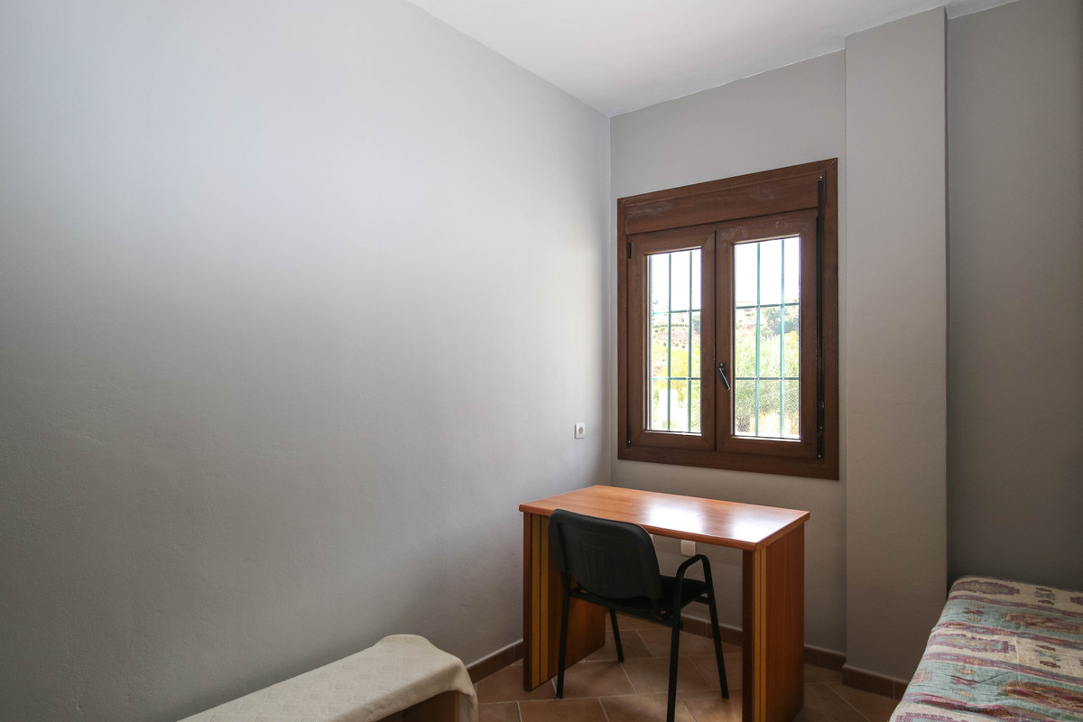 Villa for sale in Coín