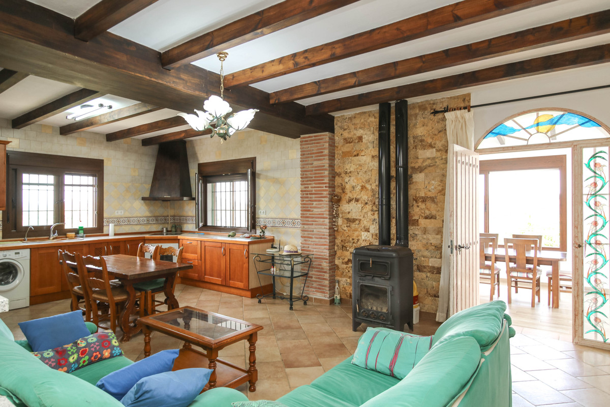 Villa for sale in Coín