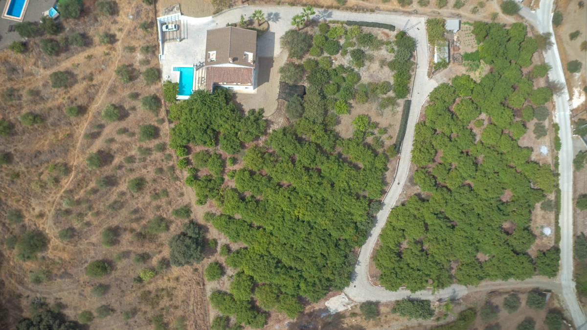 Villa for sale in Coín