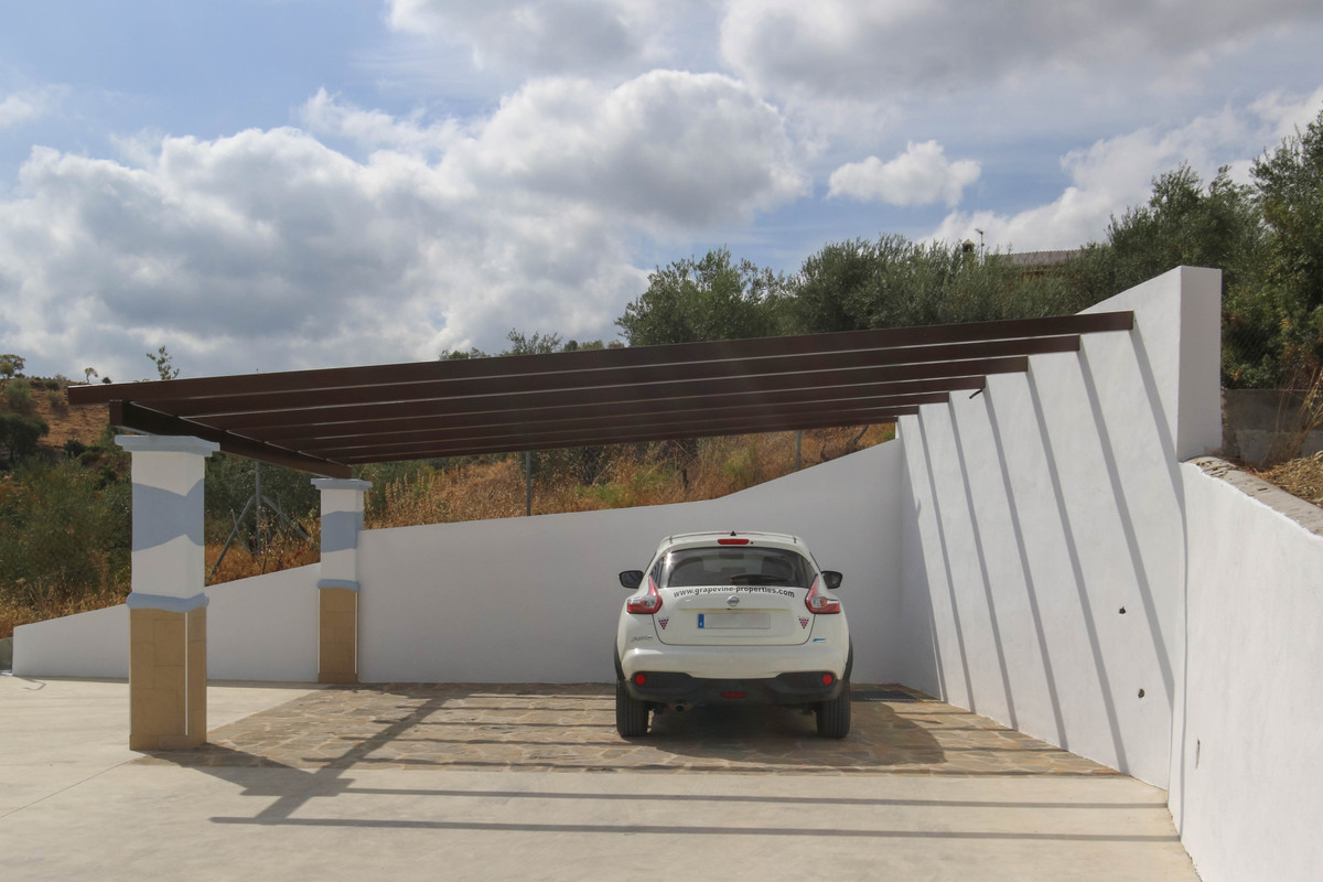 Villa for sale in Coín