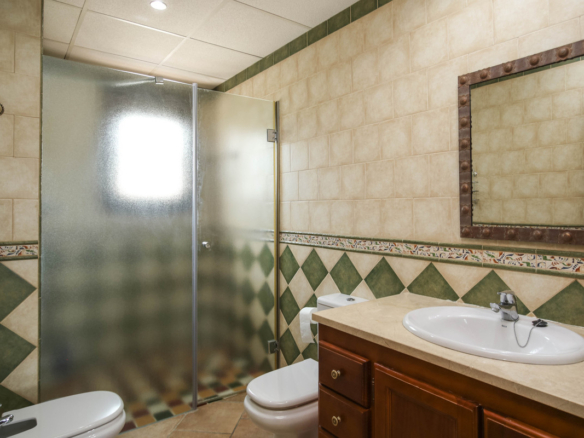 Villa for sale in Coín