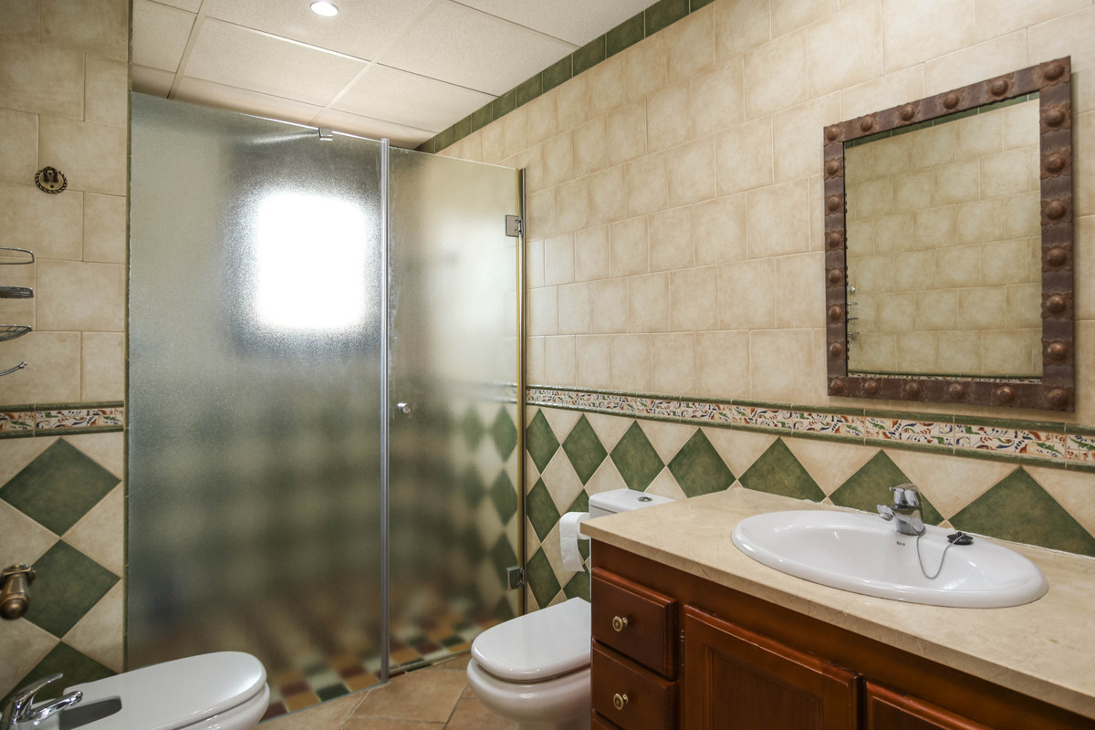 Villa for sale in Coín