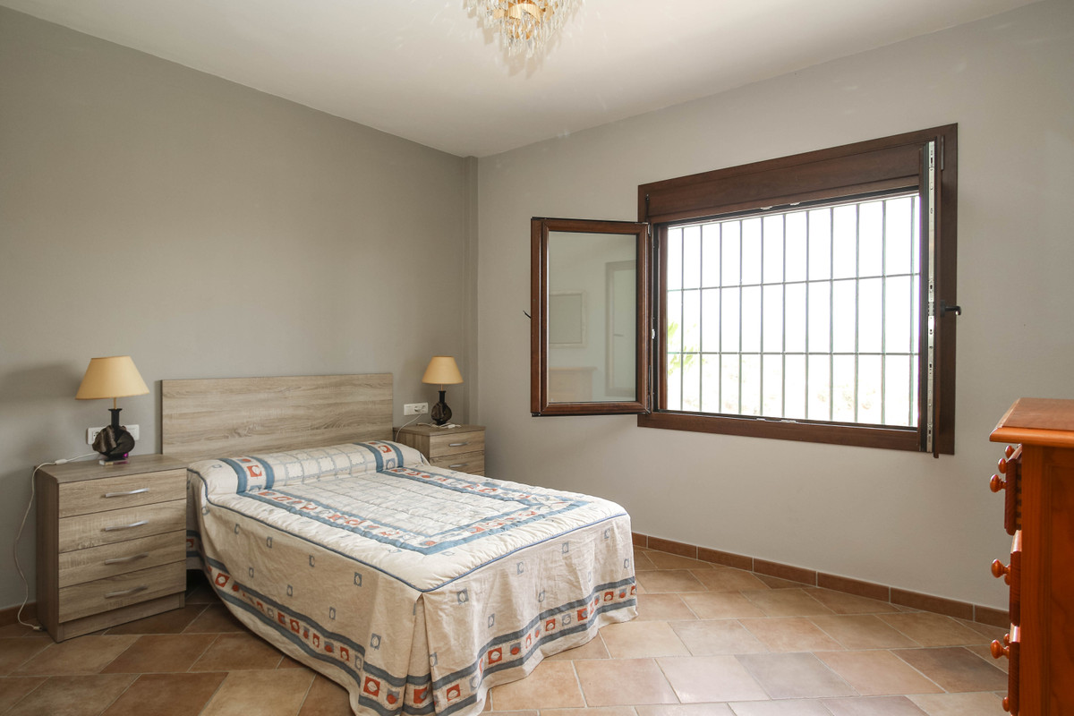 Villa for sale in Coín