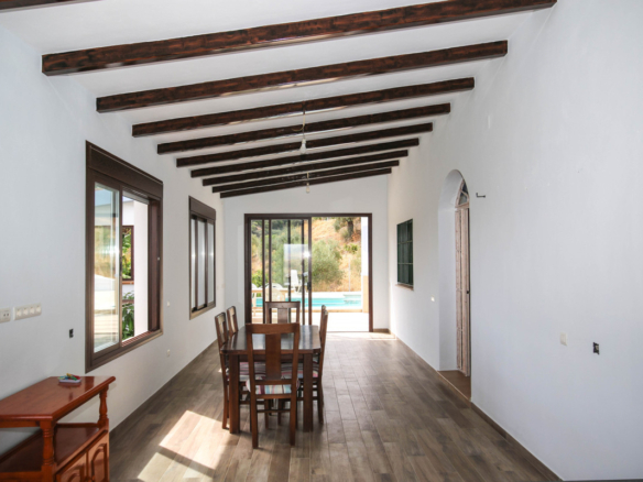 Villa for sale in Coín