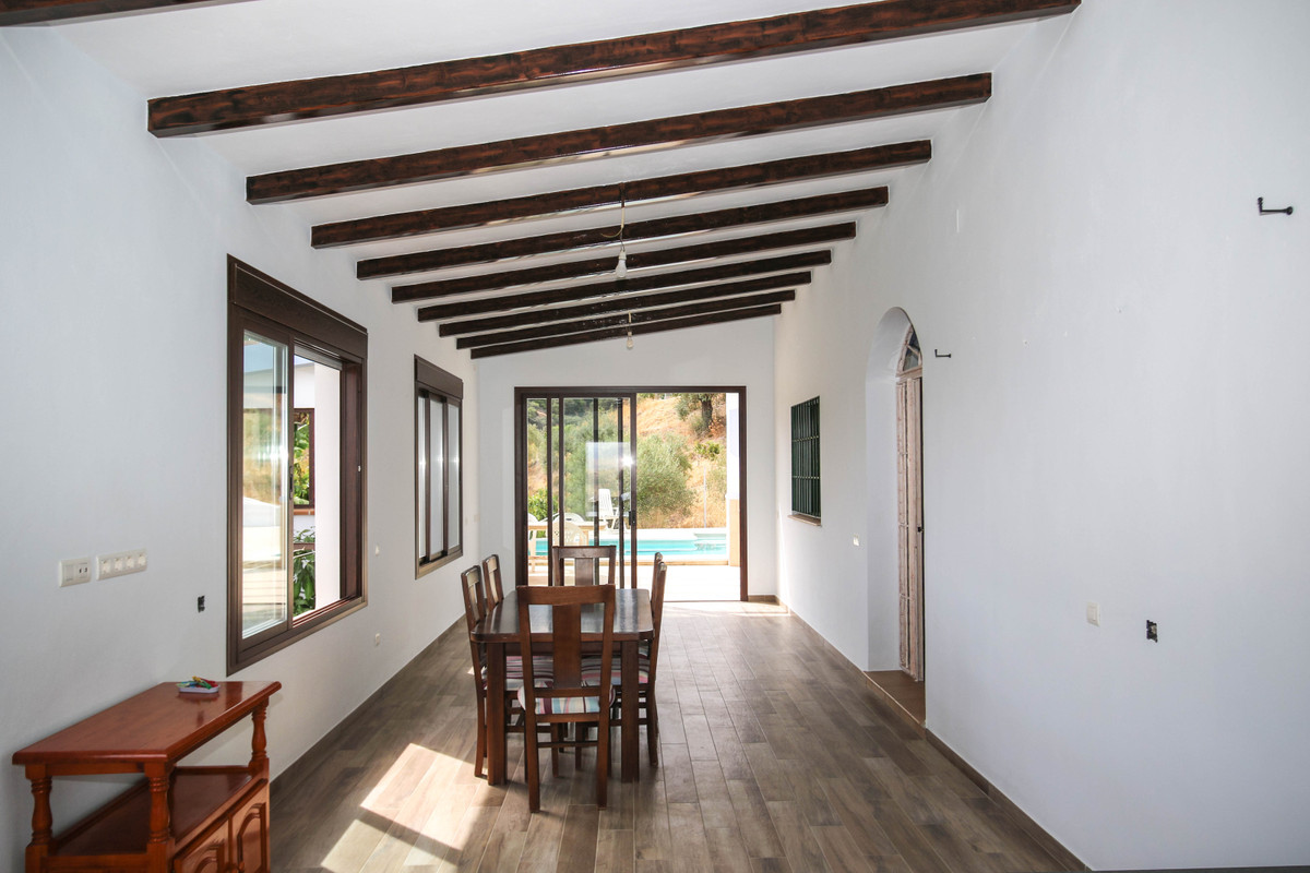 Villa for sale in Coín