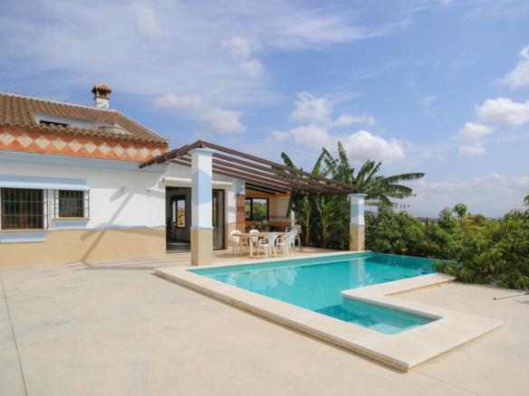Villa for sale in Coín