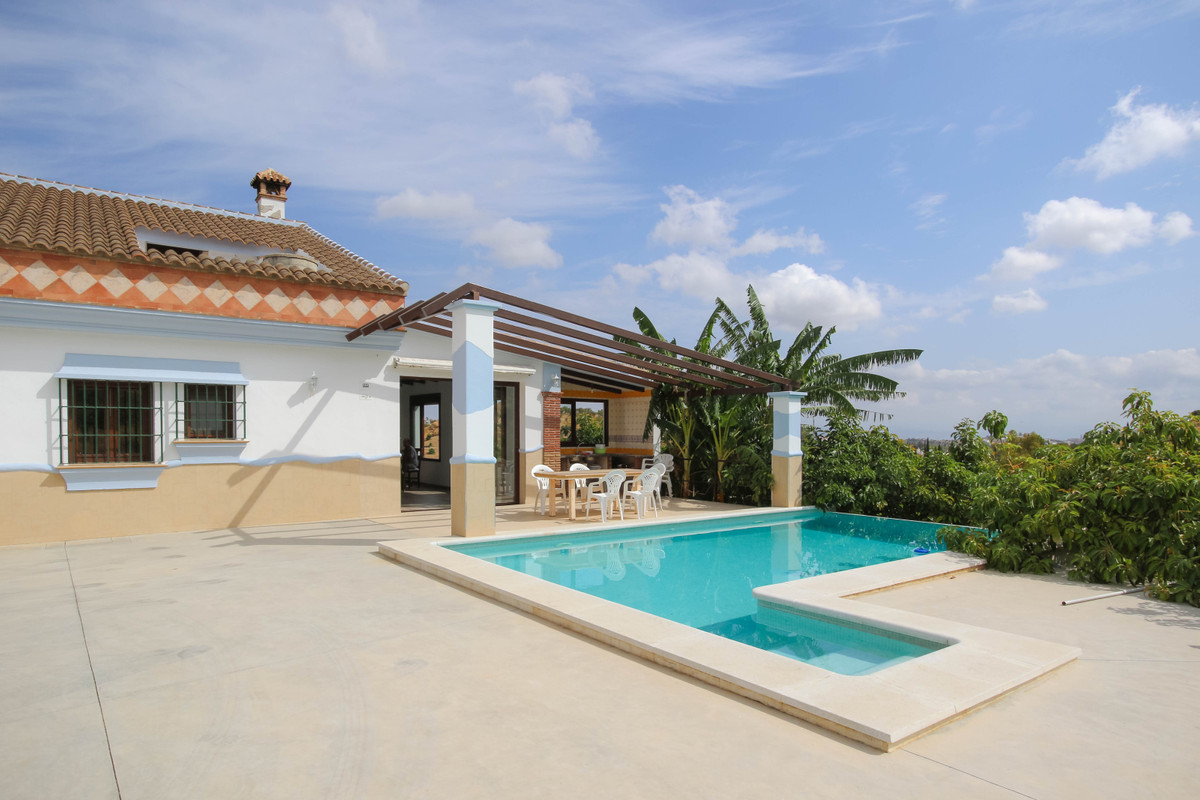 Villa for sale in Coín