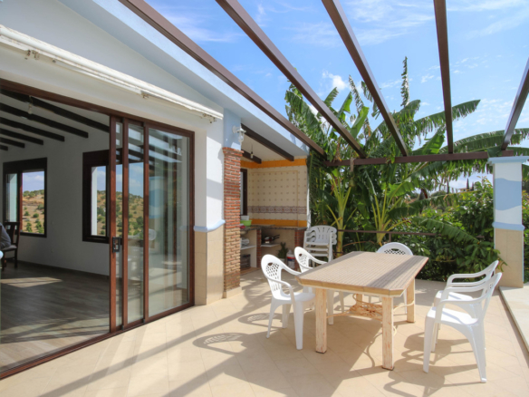 Villa for sale in Coín