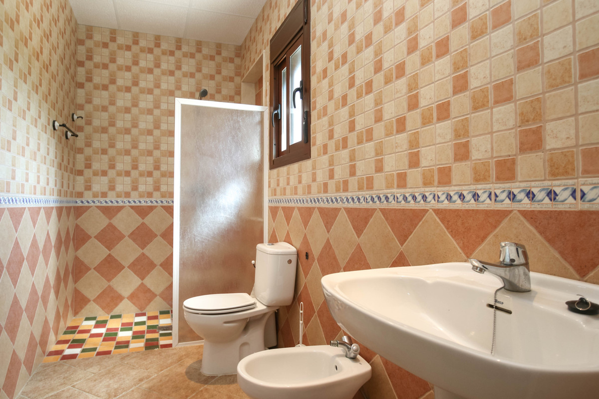 Villa for sale in Coín