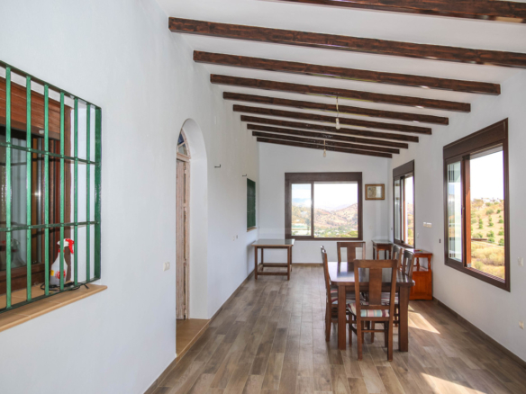 Villa for sale in Coín