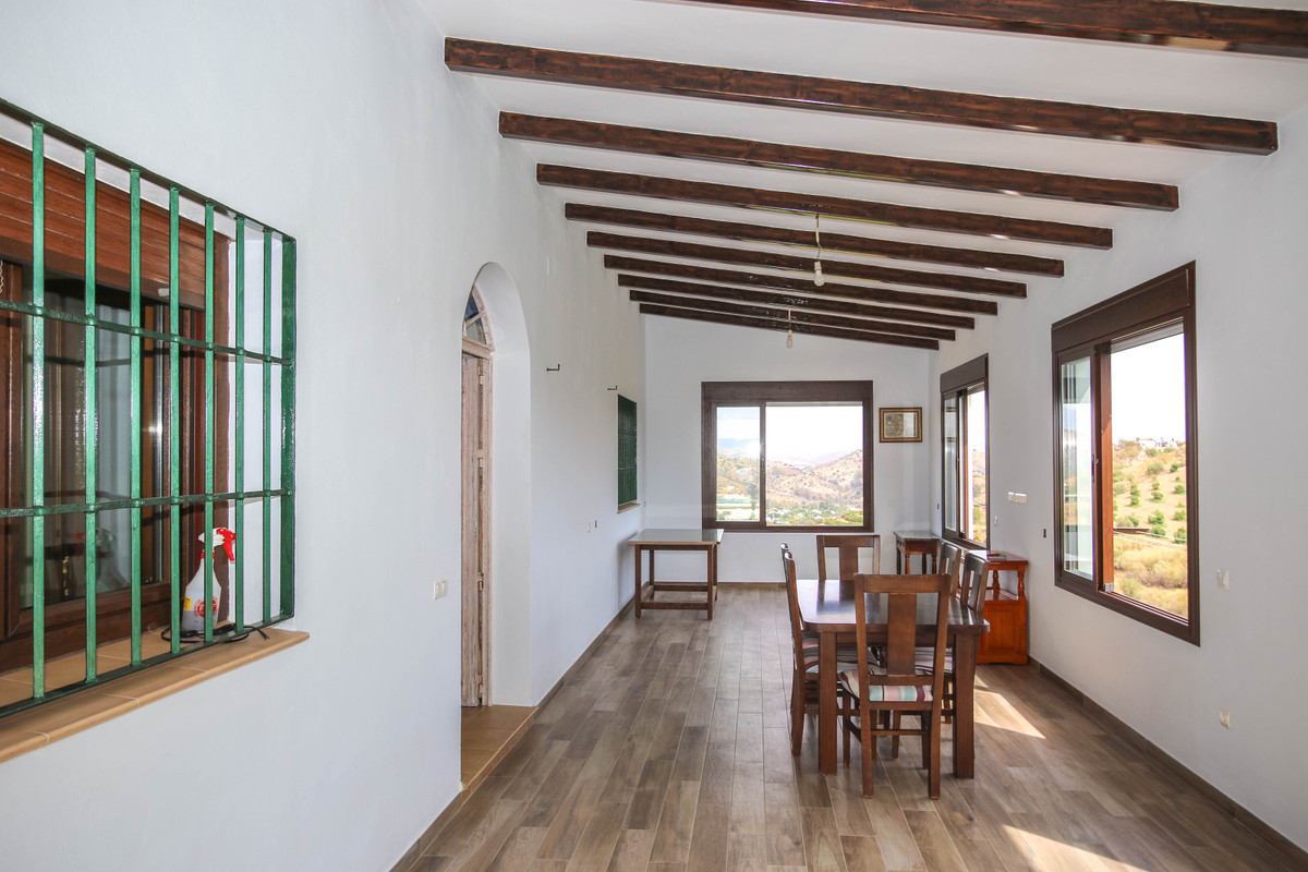 Villa for sale in Coín