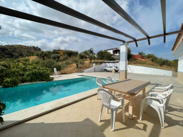 Villa for sale in Coín