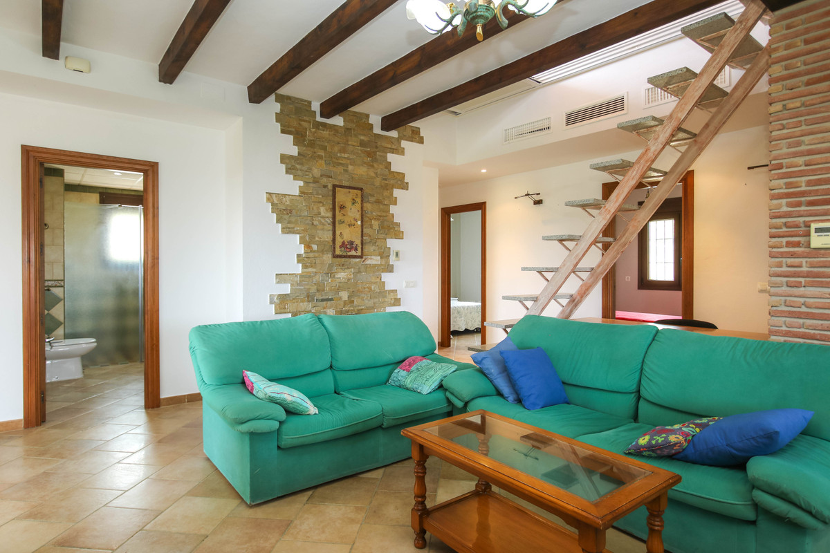 Villa for sale in Coín
