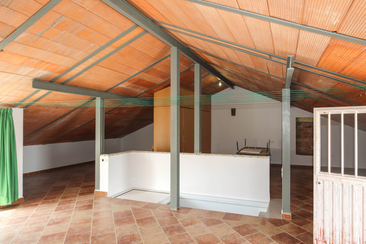 Villa for sale in Coín