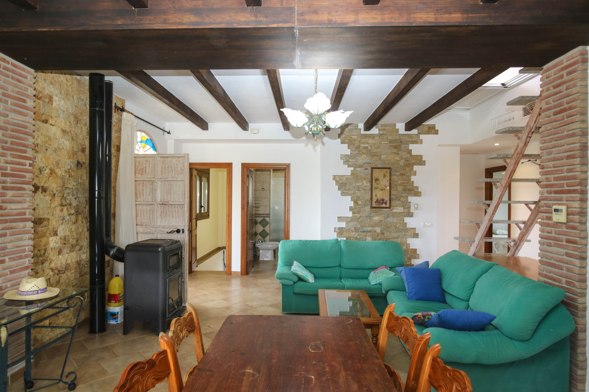 Villa for sale in Coín