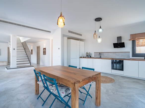 Villa for sale in Coín