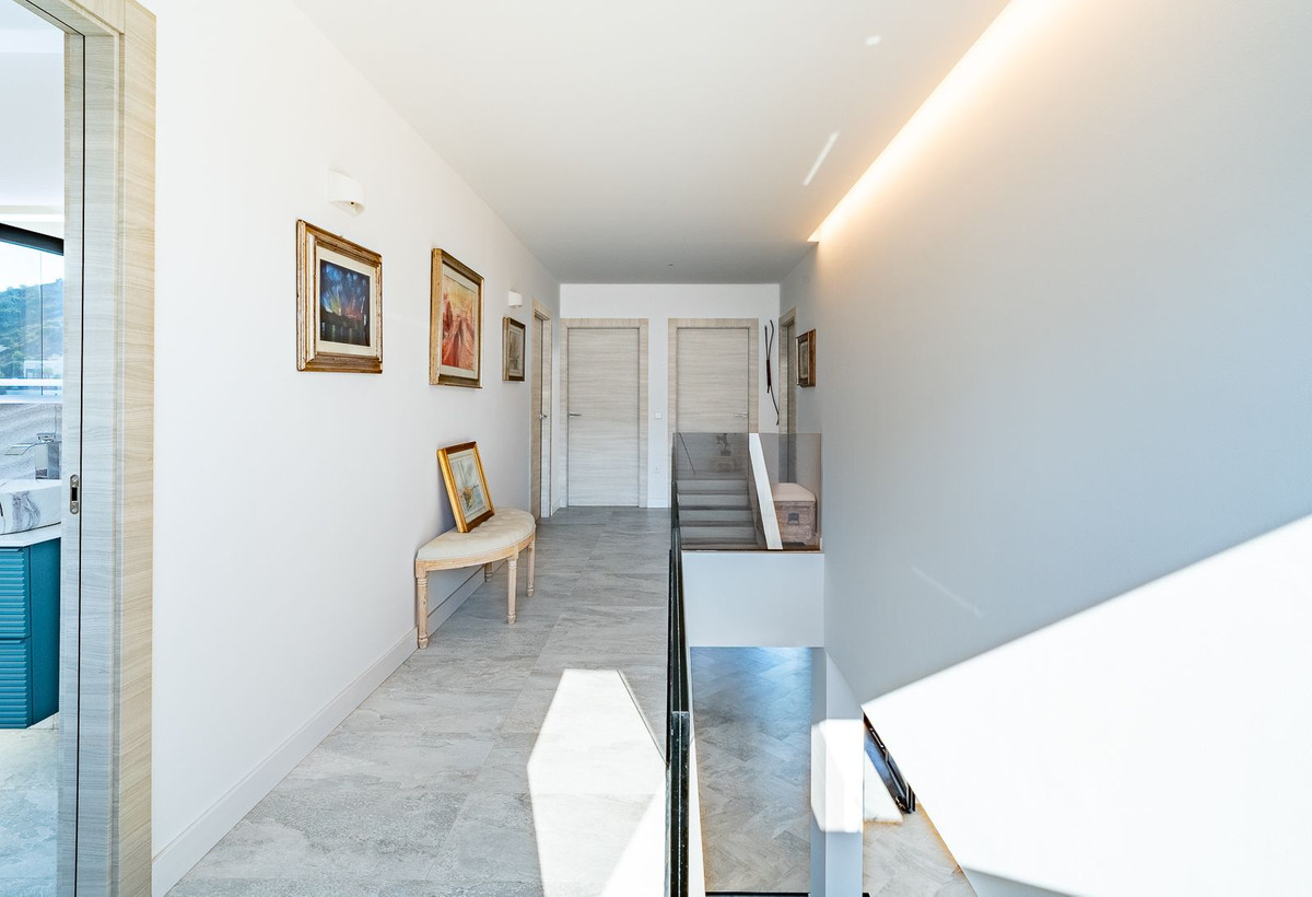 Villa for sale in Coín