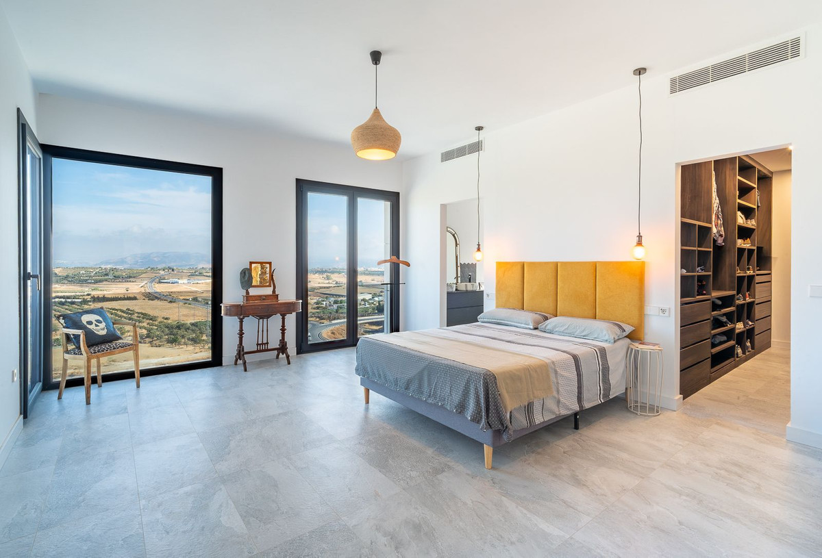 Villa for sale in Coín