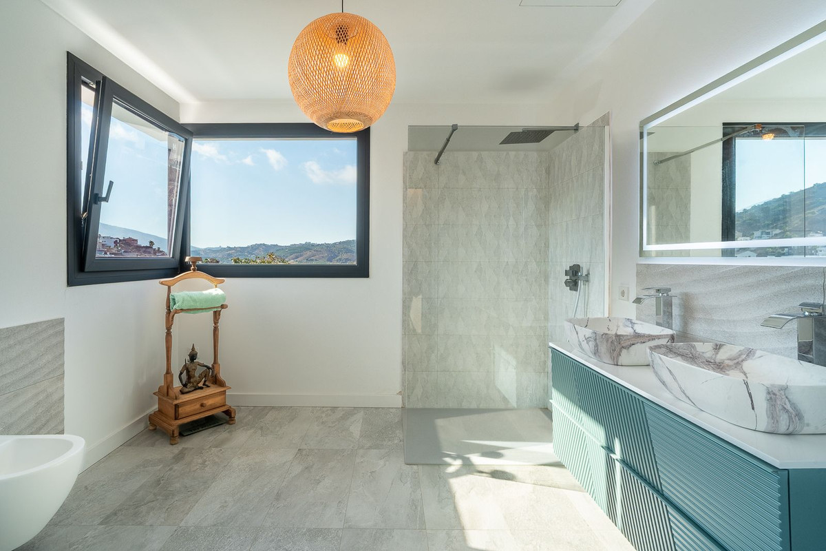 Villa for sale in Coín