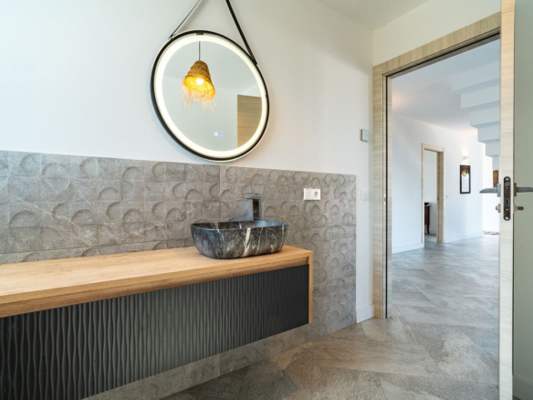 Villa for sale in Coín