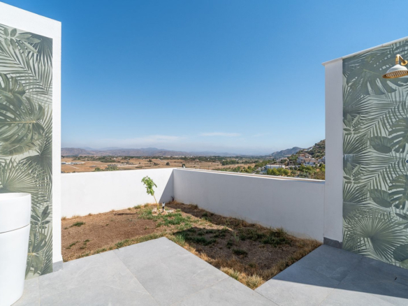 Villa for sale in Coín