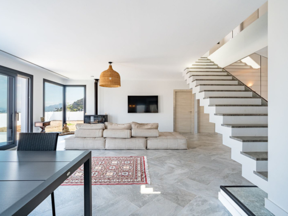 Villa for sale in Coín