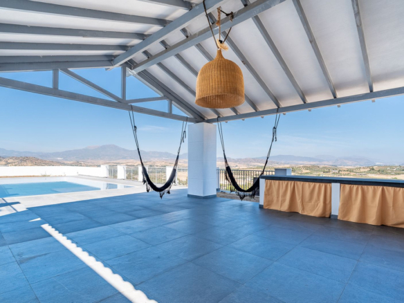 Villa for sale in Coín