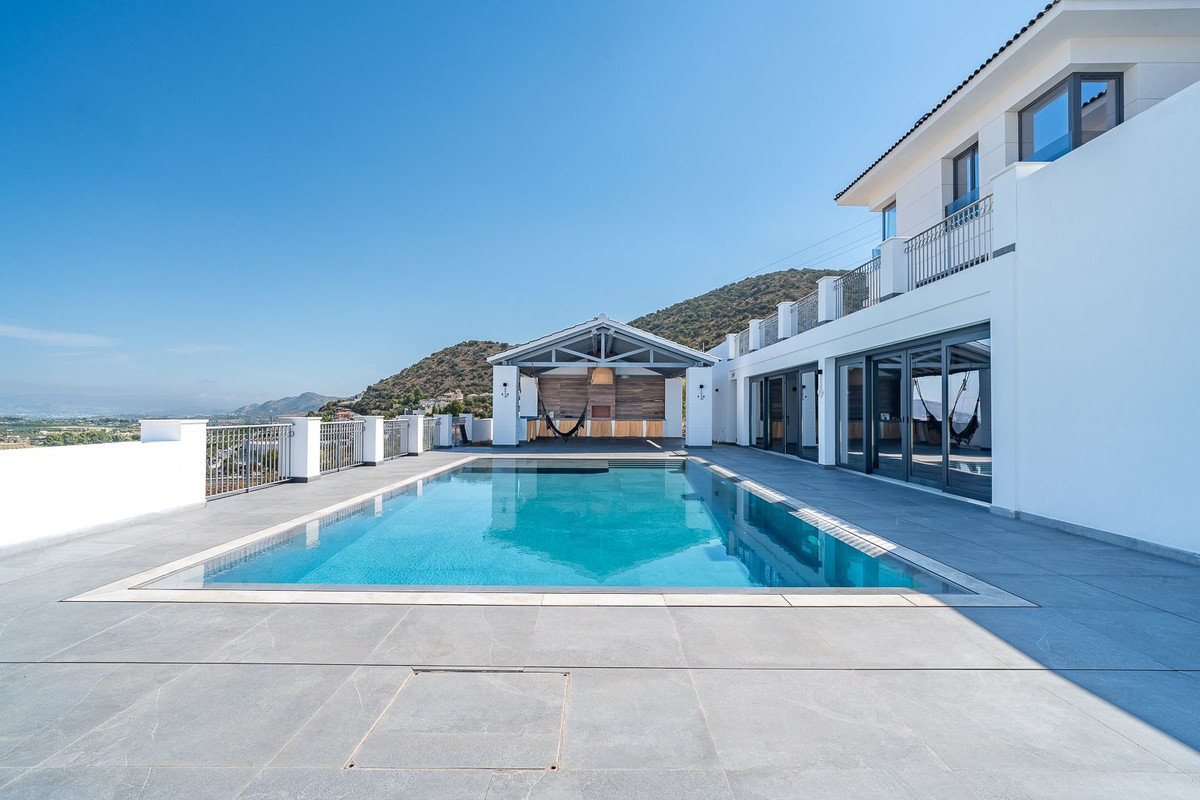 Villa for sale in Coín
