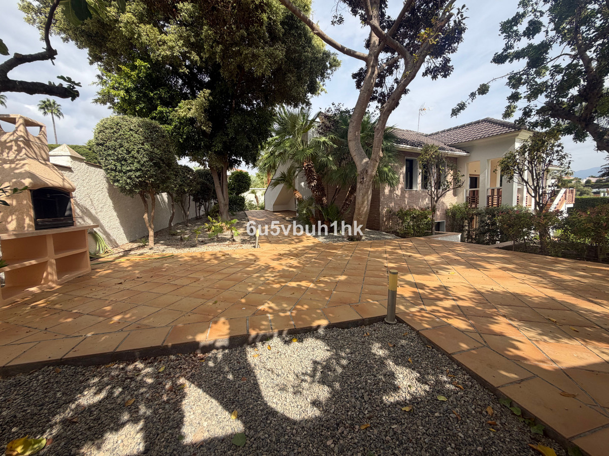 Villa for sale in Estepona