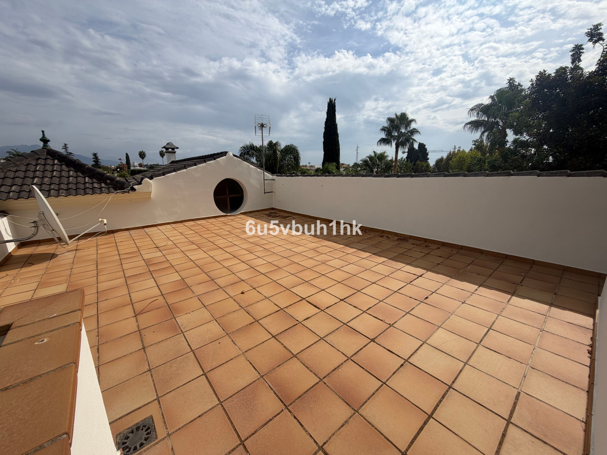 Villa for sale in Estepona