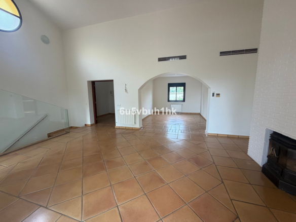 Villa for sale in Estepona