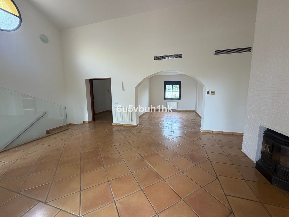 Villa for sale in Estepona