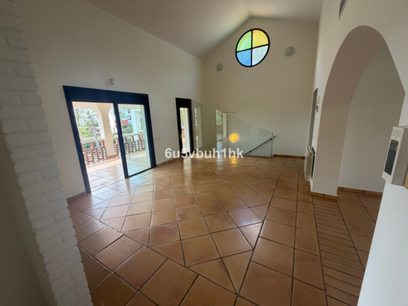 Villa for sale in Estepona
