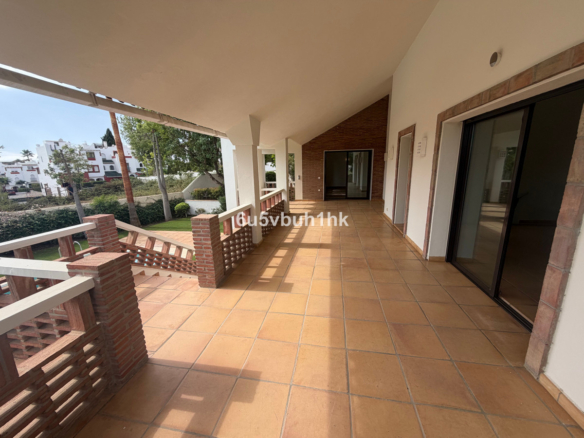 Villa for sale in Estepona
