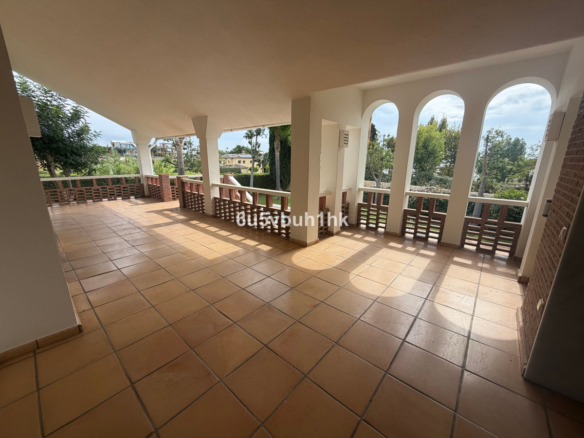 Villa for sale in Estepona