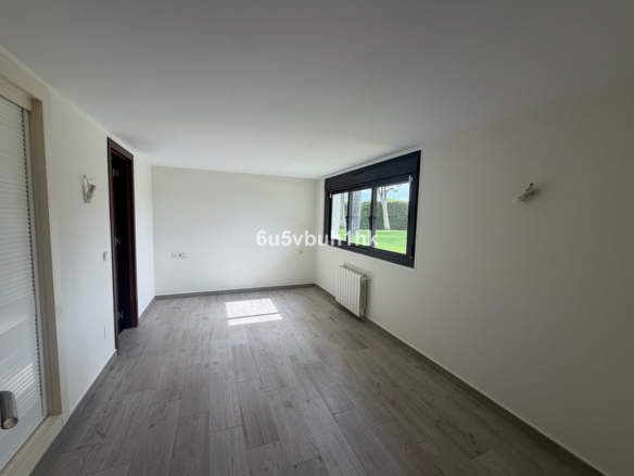 Villa for sale in Estepona
