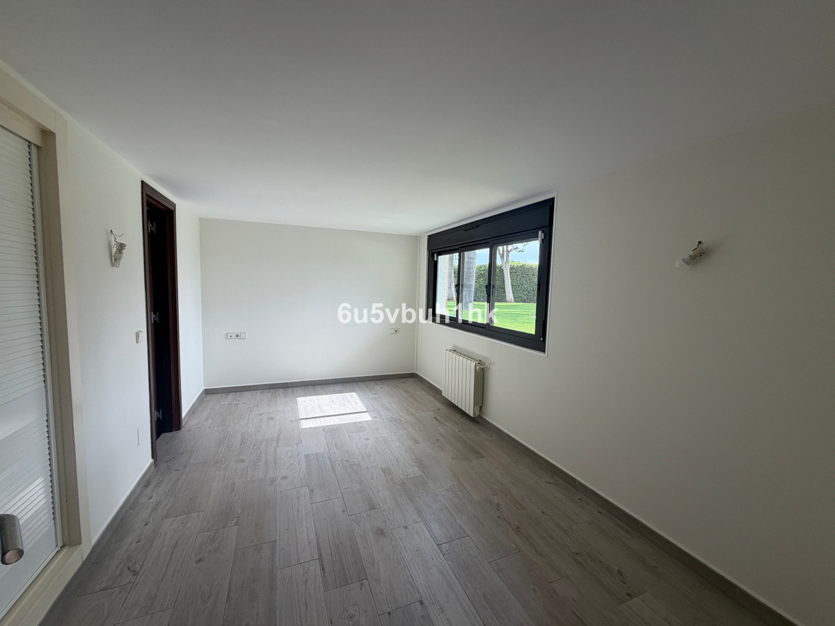 Villa for sale in Estepona