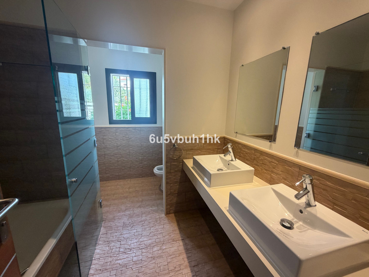 Villa for sale in Estepona