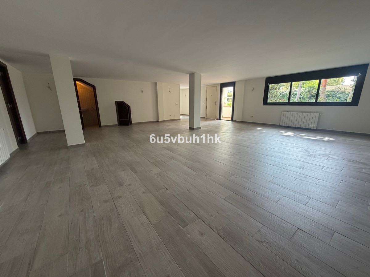 Villa for sale in Estepona