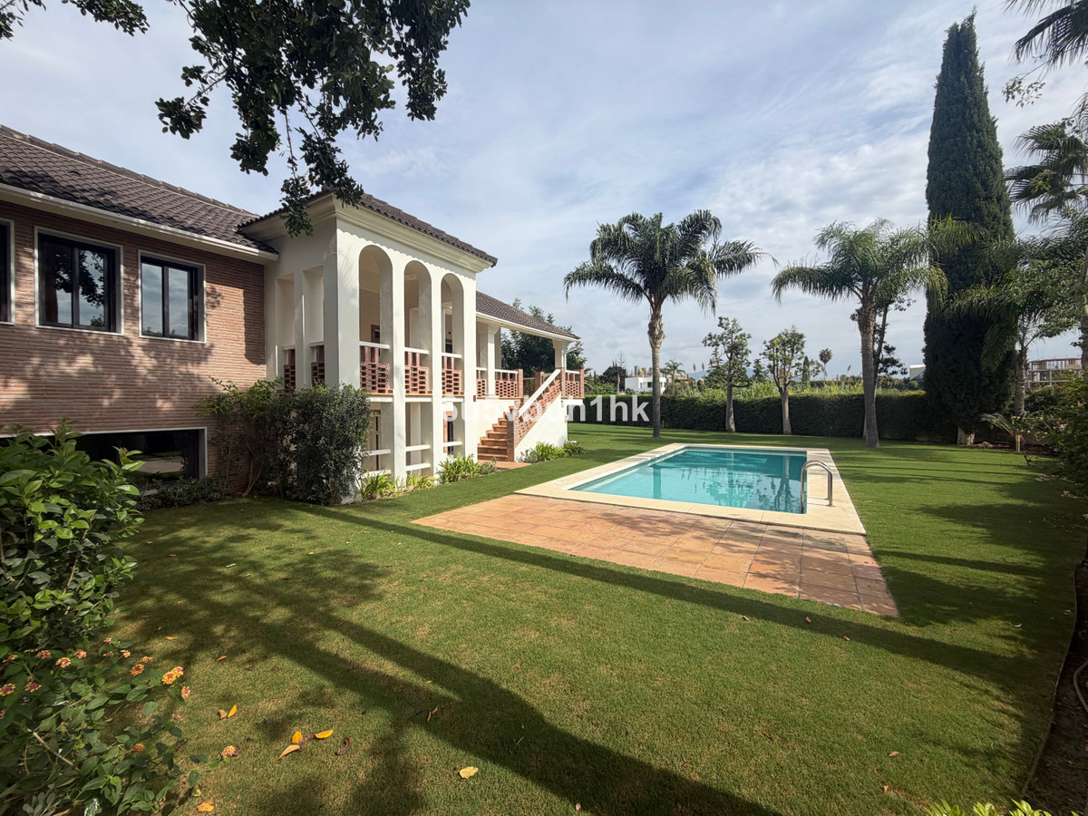 Villa for sale in Estepona
