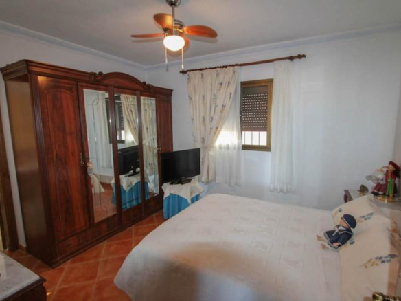 Villa for sale in Guaro