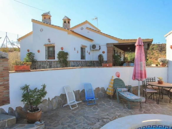 Villa for sale in Guaro