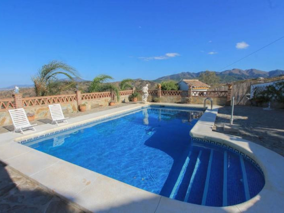 Villa for sale in Guaro